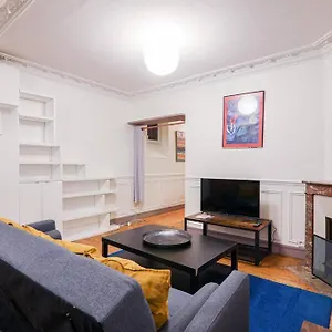 https://apt-studio-tour-eiffel-garibaldi.fr-paris.fr